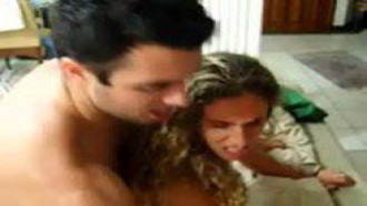 Caiu na Net Video de Letícia Esposa Liberal Bem Putona Metendo Com Dois e Corno Filma.