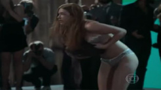 Marina Ruy Barbosa de calcinha e sutiã em novela