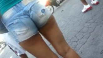 Novinha com shortinho socado no funk