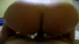 Namorada com bunda enorme sentando com força
