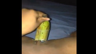 Usou banana na buceta como consolo