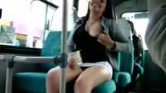 Sem calcinha dentro do ônibus