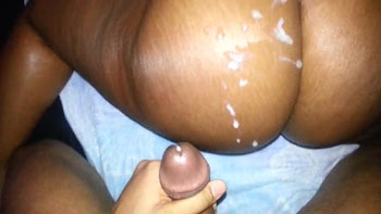 Gozando na morena da bunda avantajada
